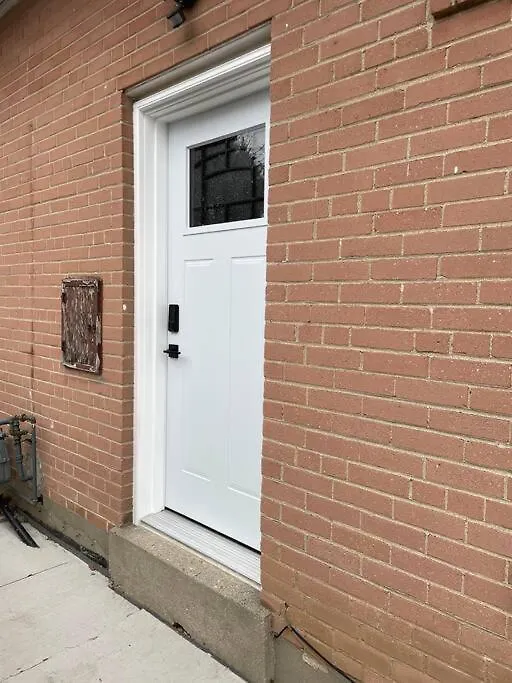 Charming 2-Bdr Apt, Private Entrance, Self Check-In Apartment Toronto