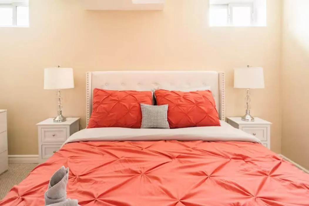 Charming 2-Bdr Apt, Private Entrance, Self Check-In Apartment Toronto