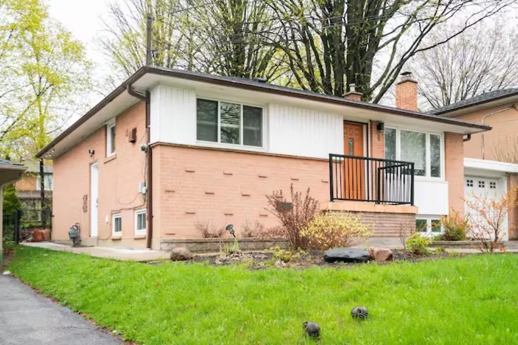 Charming 2-Bdr Apt, Private Entrance, Self Check-In Apartment Toronto 0*,